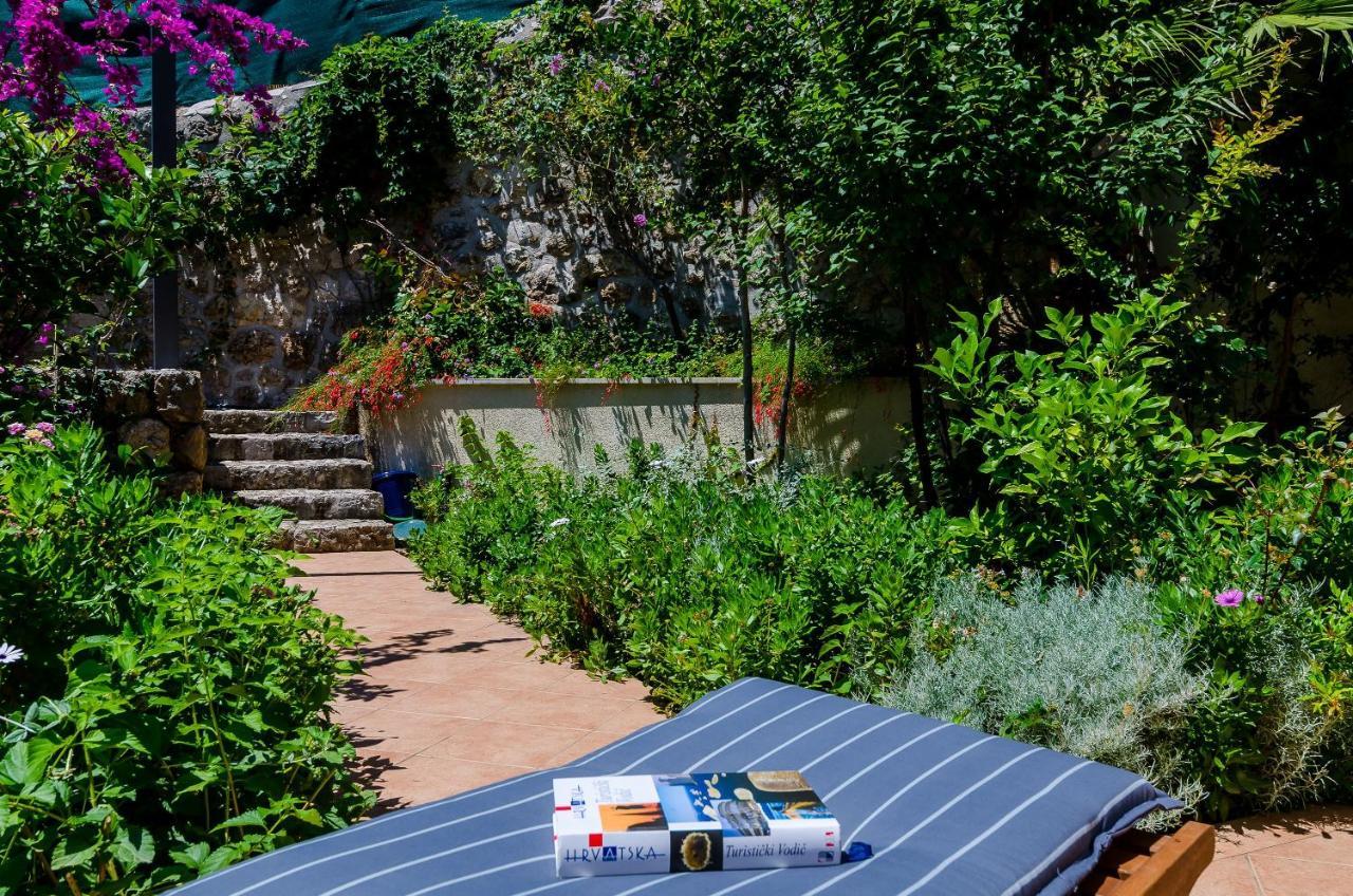 Private Garden Apartment Dubrovnik Bagian luar foto